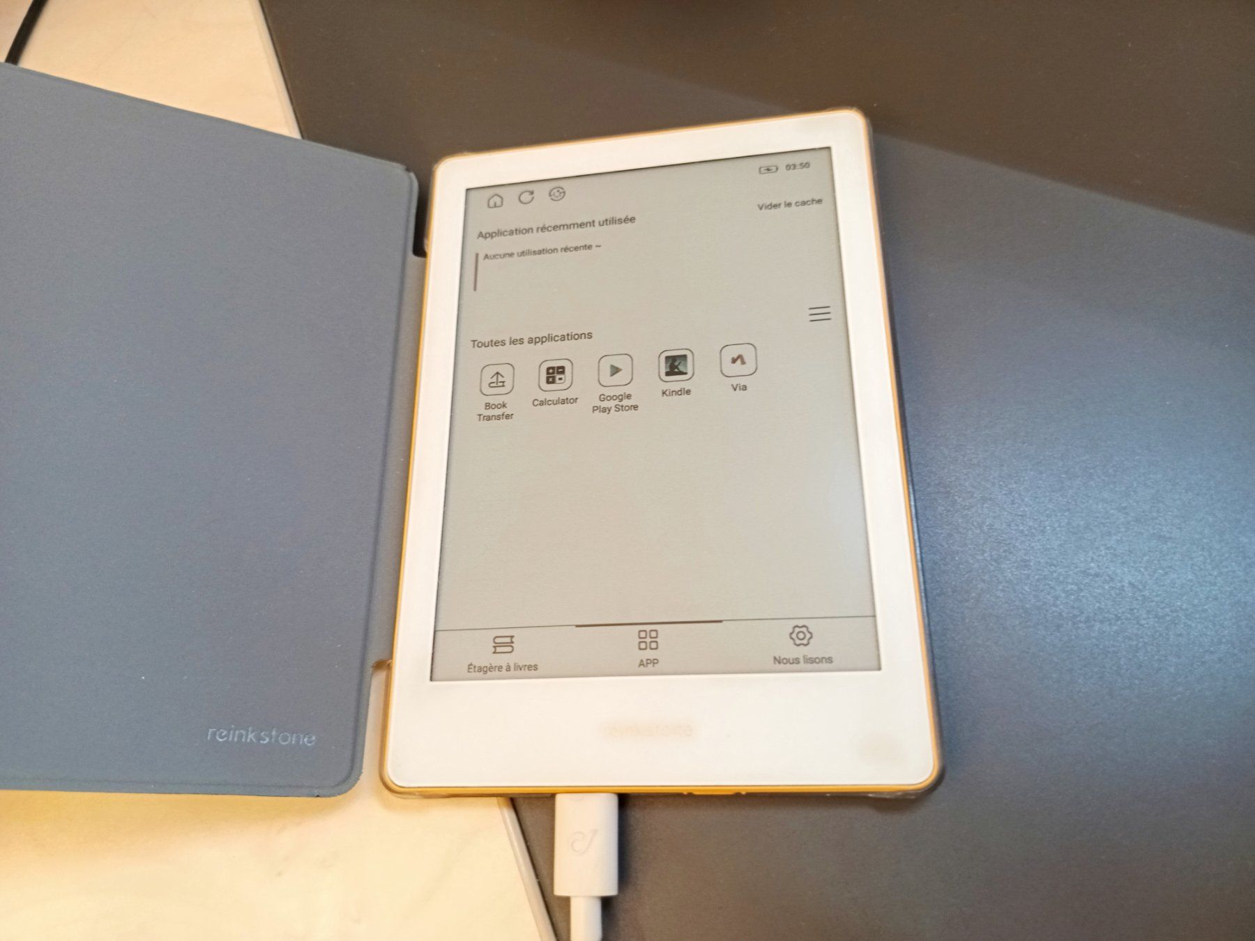 Tablettes PC: Reinkstone R1 liseuse e-ink couleur - 6" - Android 11 – D'occasion à Fribourg par Aous 7