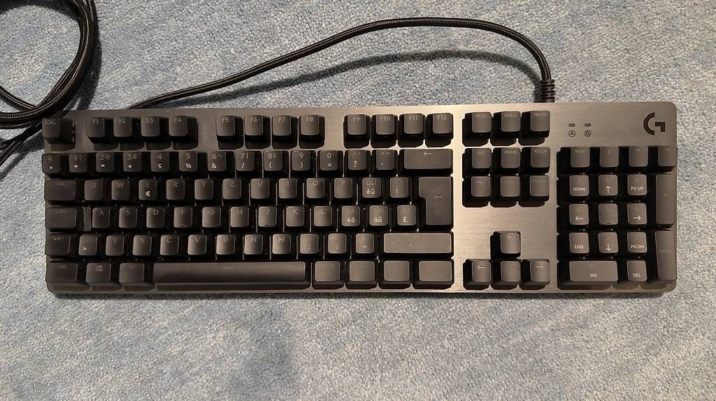 Logitech Tastaturen: Set Logitech + Corsair  Tastiera, Mouse e Mousepad RGB – Gebraucht aus Canobbio von nb0003 1
