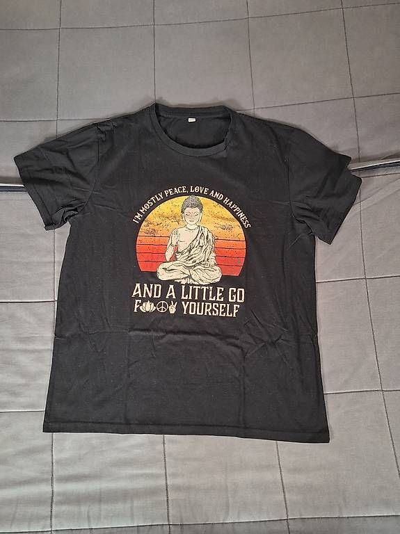 T-Shirts: Black Graphic T-Shirt XL – Gebraucht aus Kriens von Jeremyt05