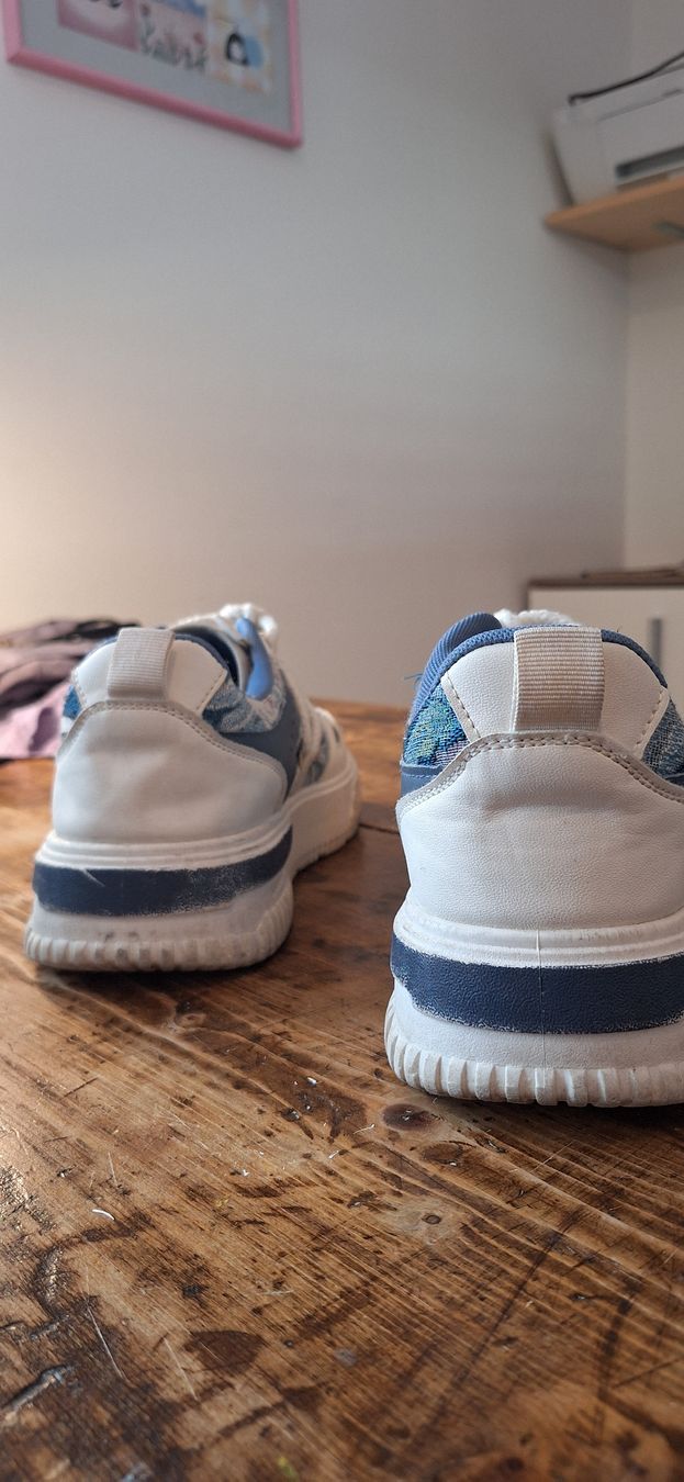 Scarpe da uomo: Weisse Turnschuhe – Usato da Winterthur venduto da shishibelle 2
