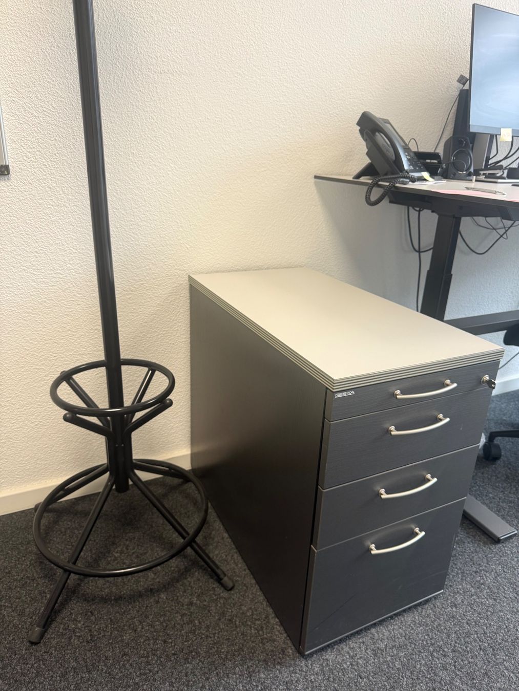 Schränke: Schrank – Gebraucht aus Zürich von off_7ktg 4