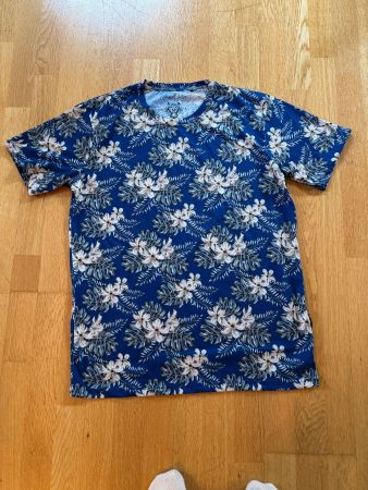 T-Shirt der Marke Adam Walker