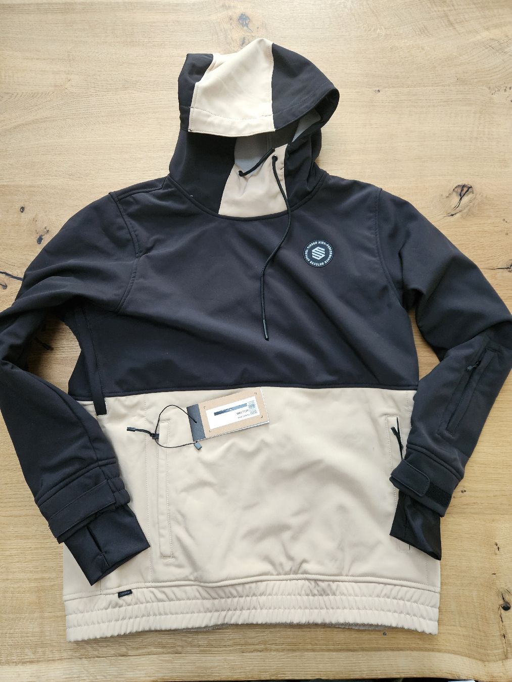 Giacche: stylischer Ski-/Snowboardpullover von Siroko – Nuovo e nell'imballaggio originale da Brunnen venduto da Sel.T.