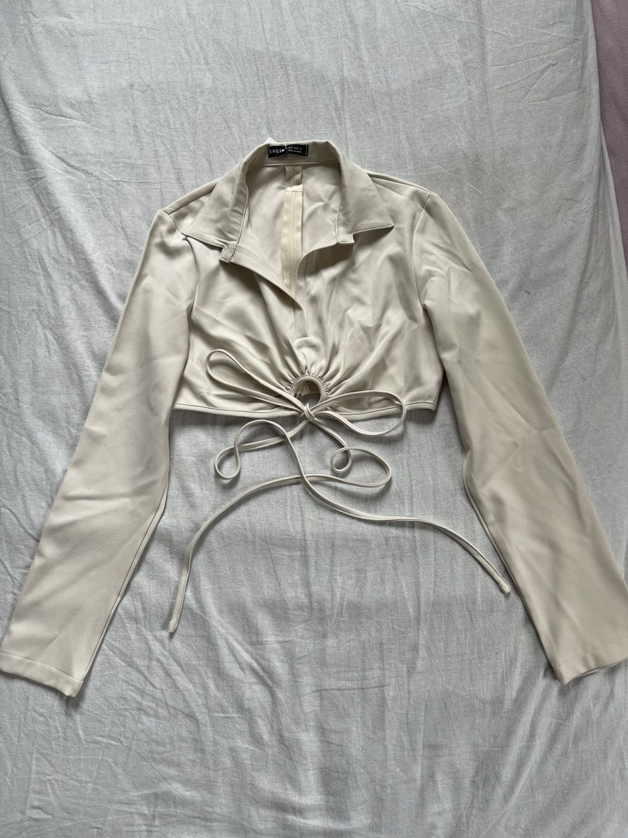 Camicette: Cream Crop Blouse – Nuovo (secondo la descrizione) da Zürich venduto da hsi_tl5c