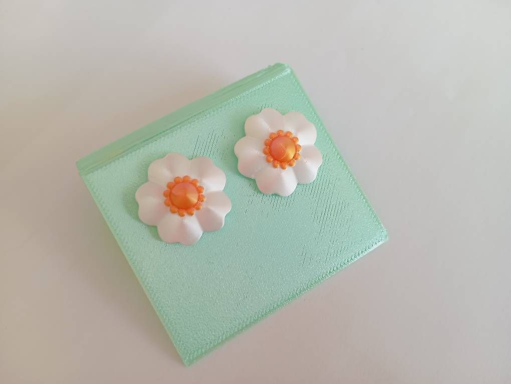 Orecchini pendenti & Orecchini a lobo: Florale Statement-Ohrstecker – Nuovo e nell'imballaggio originale da Romanshorn venduto da mololo 2
