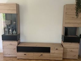 TV-Möbel Wohnwand mit Vitrinen und TV-Board