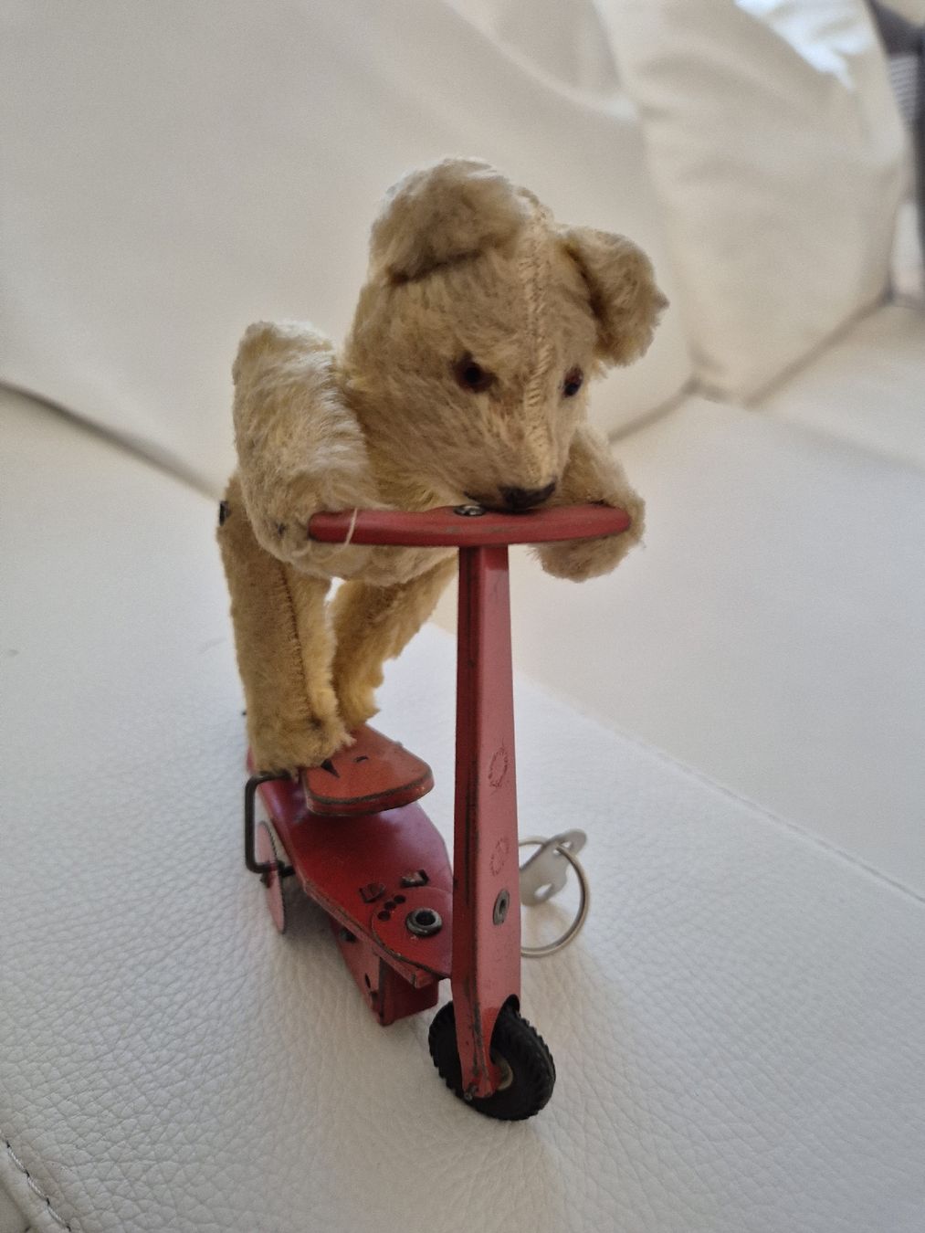 Giocattoli: Teddybär auf rotem Roller Blechspielzeug – Usato da Wettingen venduto da ros_s7sq 2