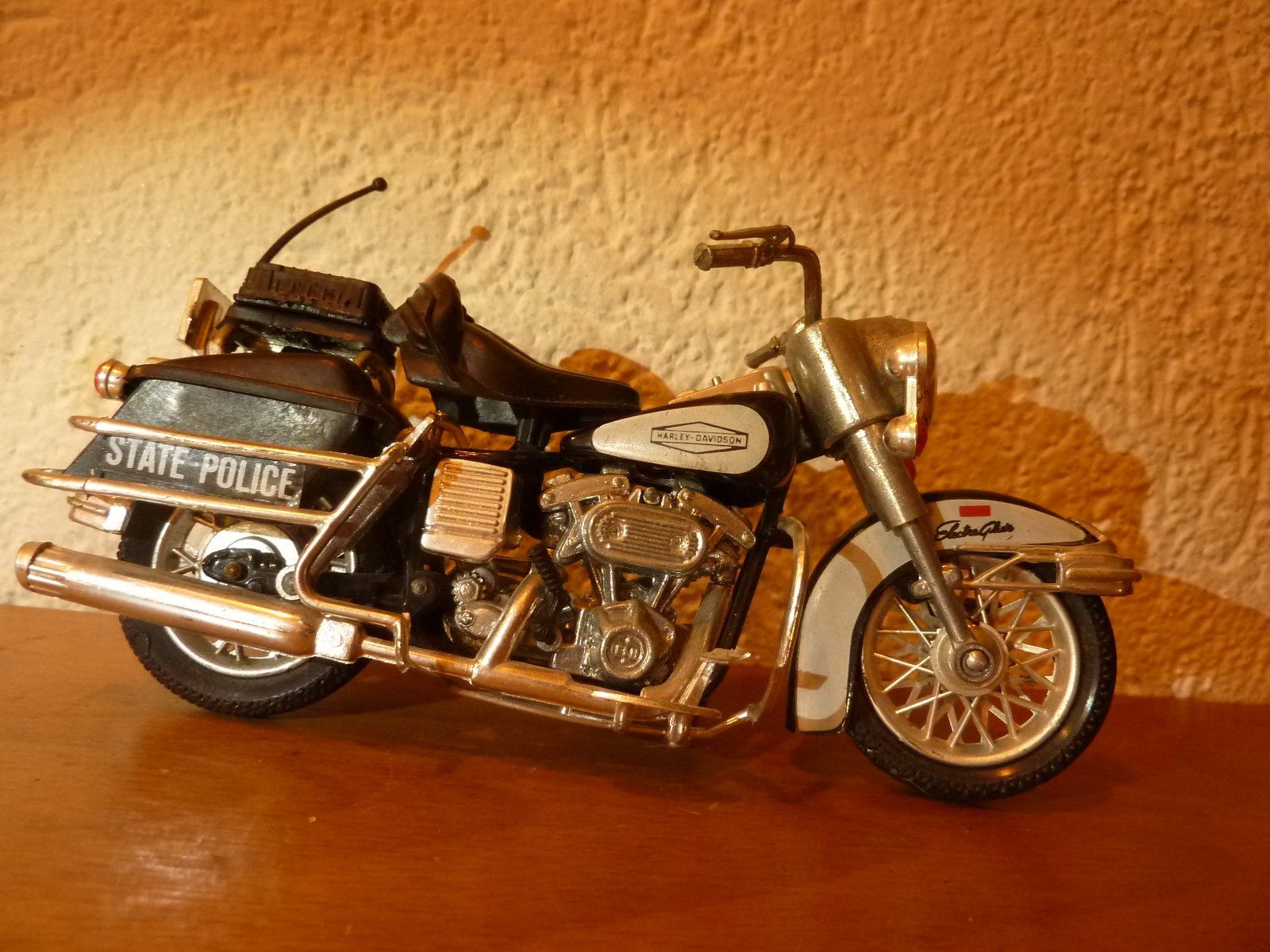 Modellautos: Harley Davidson Elektra Glide  State Police, 1:15 – Gebraucht aus Hochfelden von swissice 1