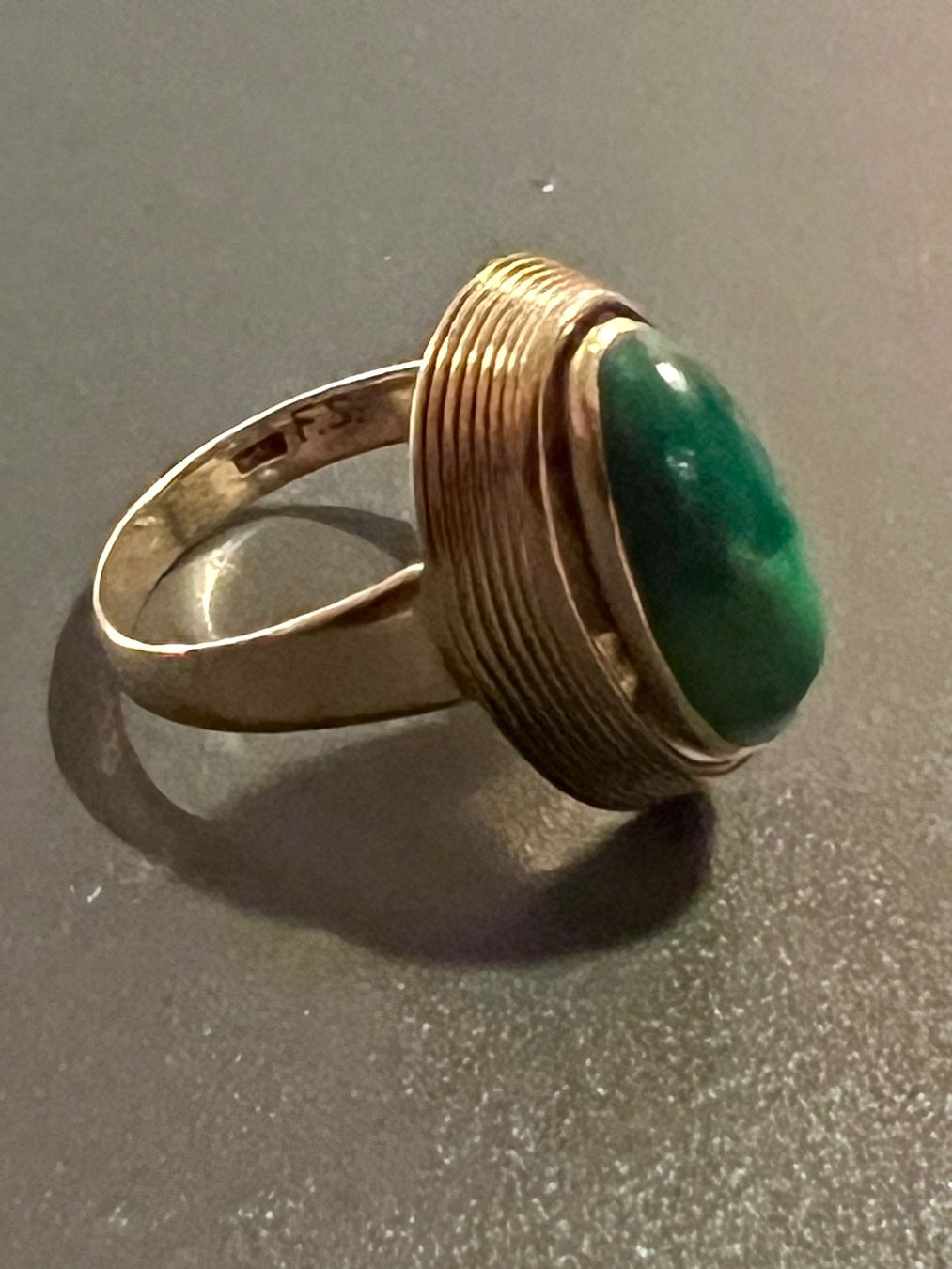 Anelli: Gold-Ring 9K mit grünem Stein – Usato da Chur venduto da Penting1935 3