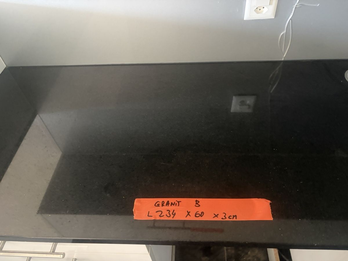 Pietre & tegole: Granit Arbeitsplatte schwarz L234 x B60 x H3cm – Usato da Udligenswil venduto da jua_klv8