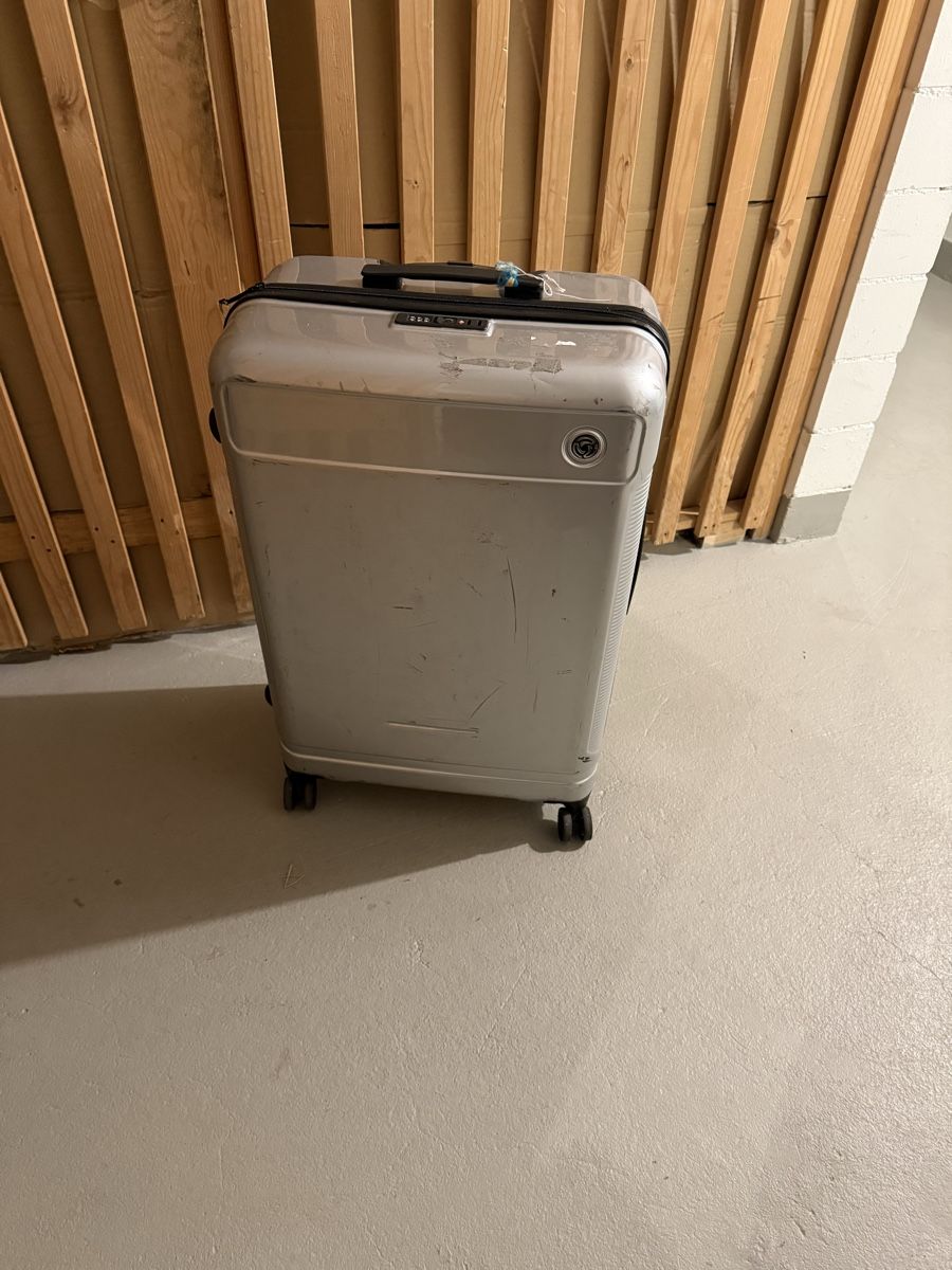Valises de voyage: Koffer grau gutem Zustand – D'occasion à Gossau par vane.01