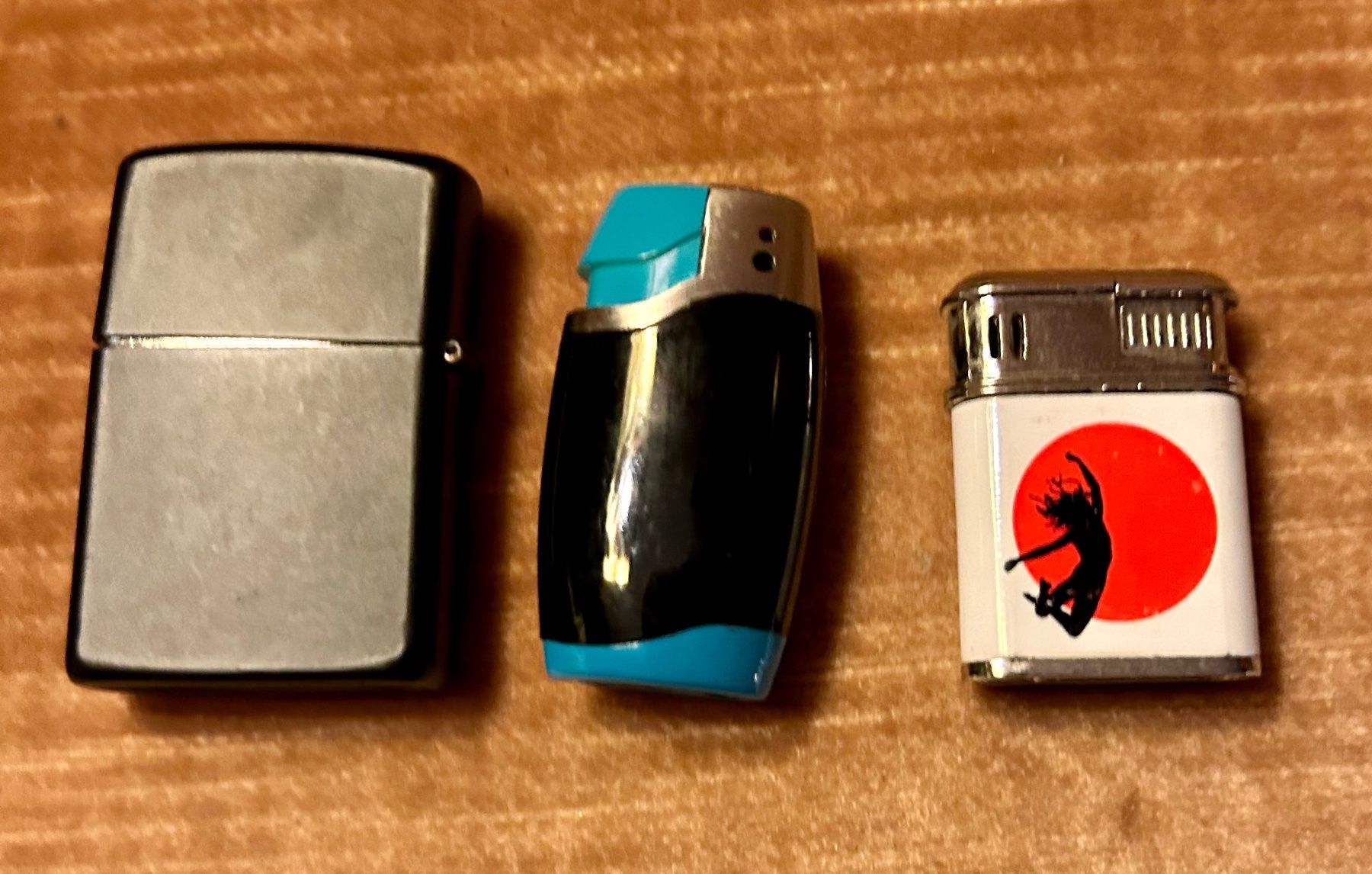 Accendini: 3 briquets rechargeables – Usato da Petit-Lancy venduto da Pierre_le_voyageur 1
