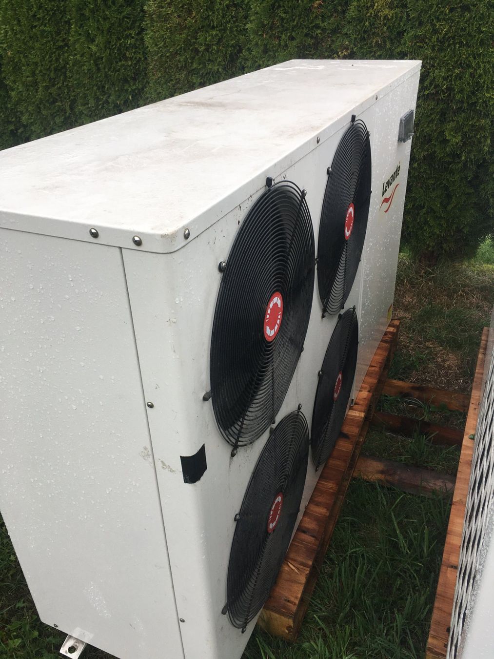 Radiatori: Wärmepumpe Levant 22kW – Usato da Wila venduto da Seven700
