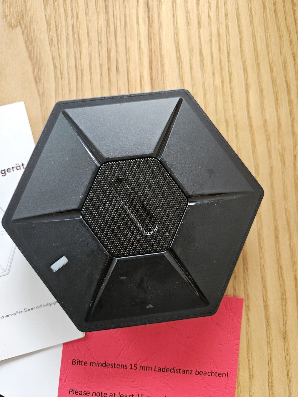 Caricabatterie: KALB Qi Wireless Lade-Gerät hexagonale Form mit Netzteil – Usato da Filzbach venduto da Lyleu