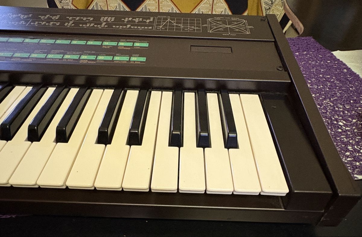 Yamaha Strumenti musicali: Clavier Yamaha DX7, Synthétiseur – Usato da Porrentruy venduto da qwentoz 8