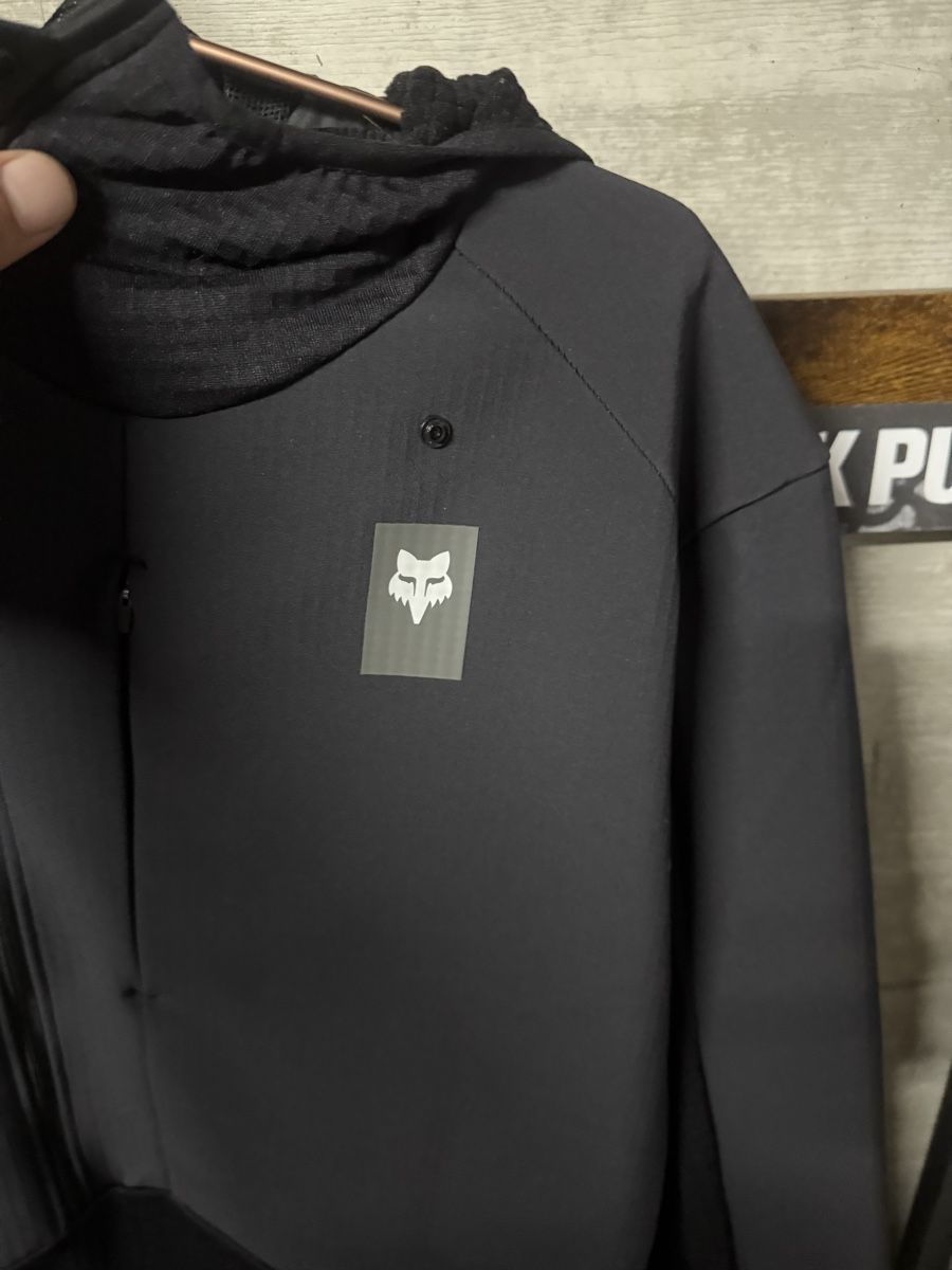 Fox Pullover & Sweatshirts: Fox defend thermal hoodie L  – Gebraucht aus Giubiasco von Darkemperor 1
