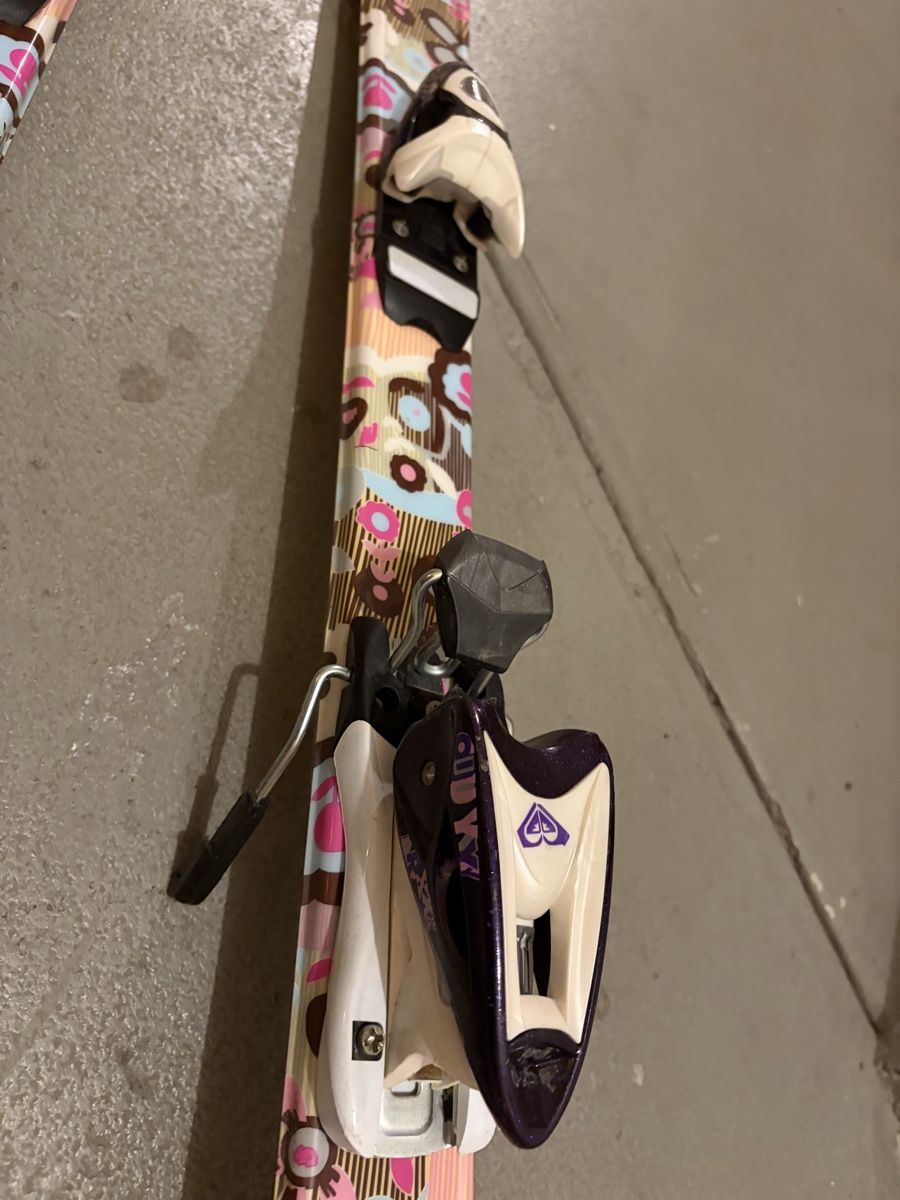Roxy Sci: Roxy Skis 130cm with Bindings - Winter Fun Ready! – Usato da steinhausen venduto da blockfr 2