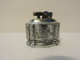 Chrom Feuerzeug mit Bauernmotiv, Vintage