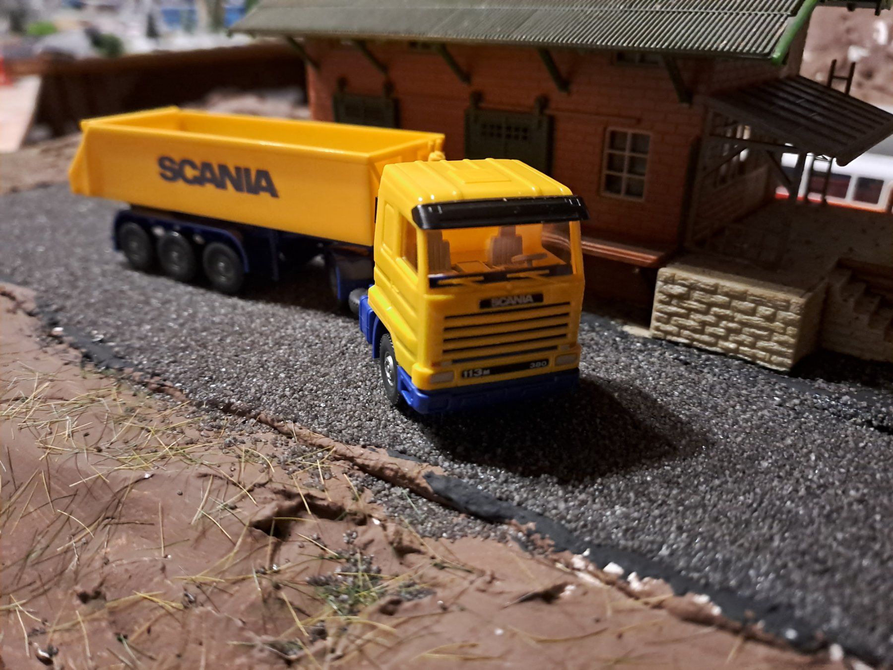 Wiking Modellbausätze & Standmodelle: Scania 113 Kippsattelzug 1:87 – Neu (gemäss Beschreibung) aus Riedtwil von Scania94D- 1