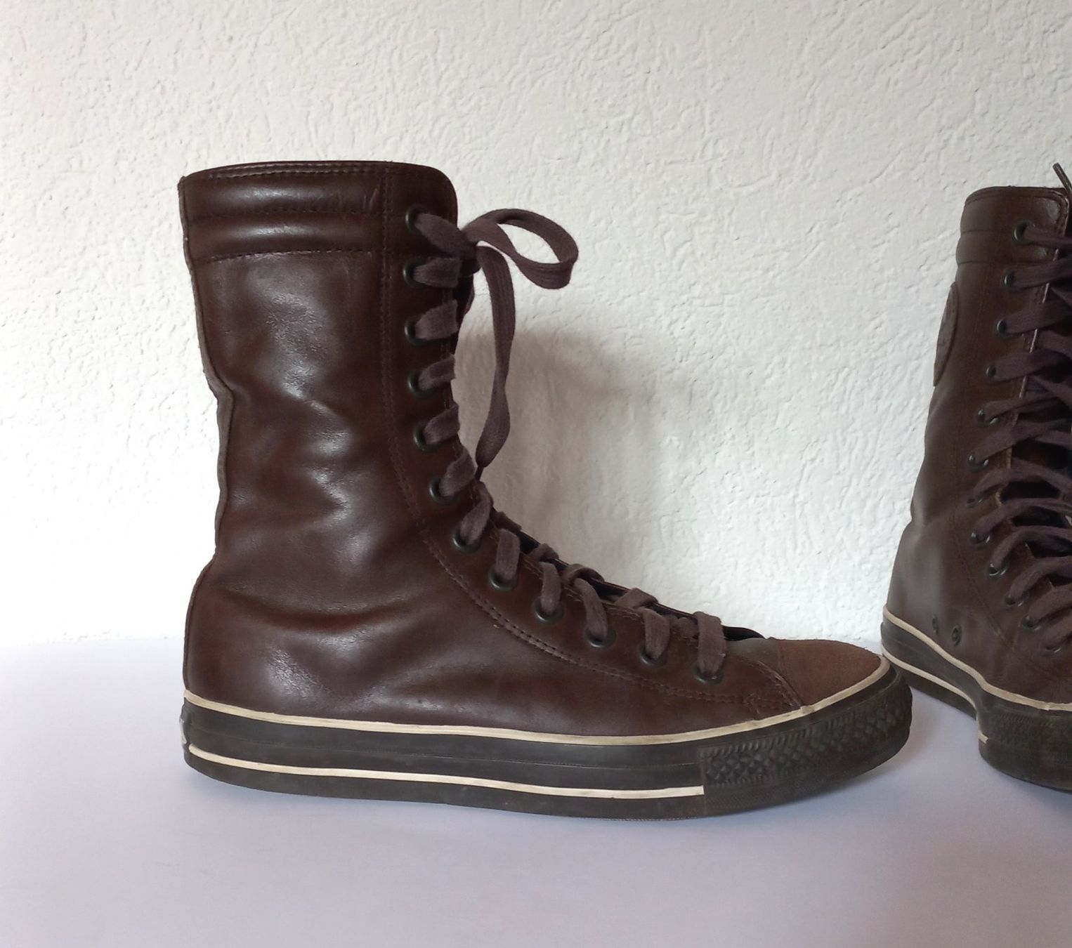 Converse Scarpe da donna: Converse High-Top-Sneaker Leder Gr. 39,5 – Usato da Bévilard venduto da belkin 1