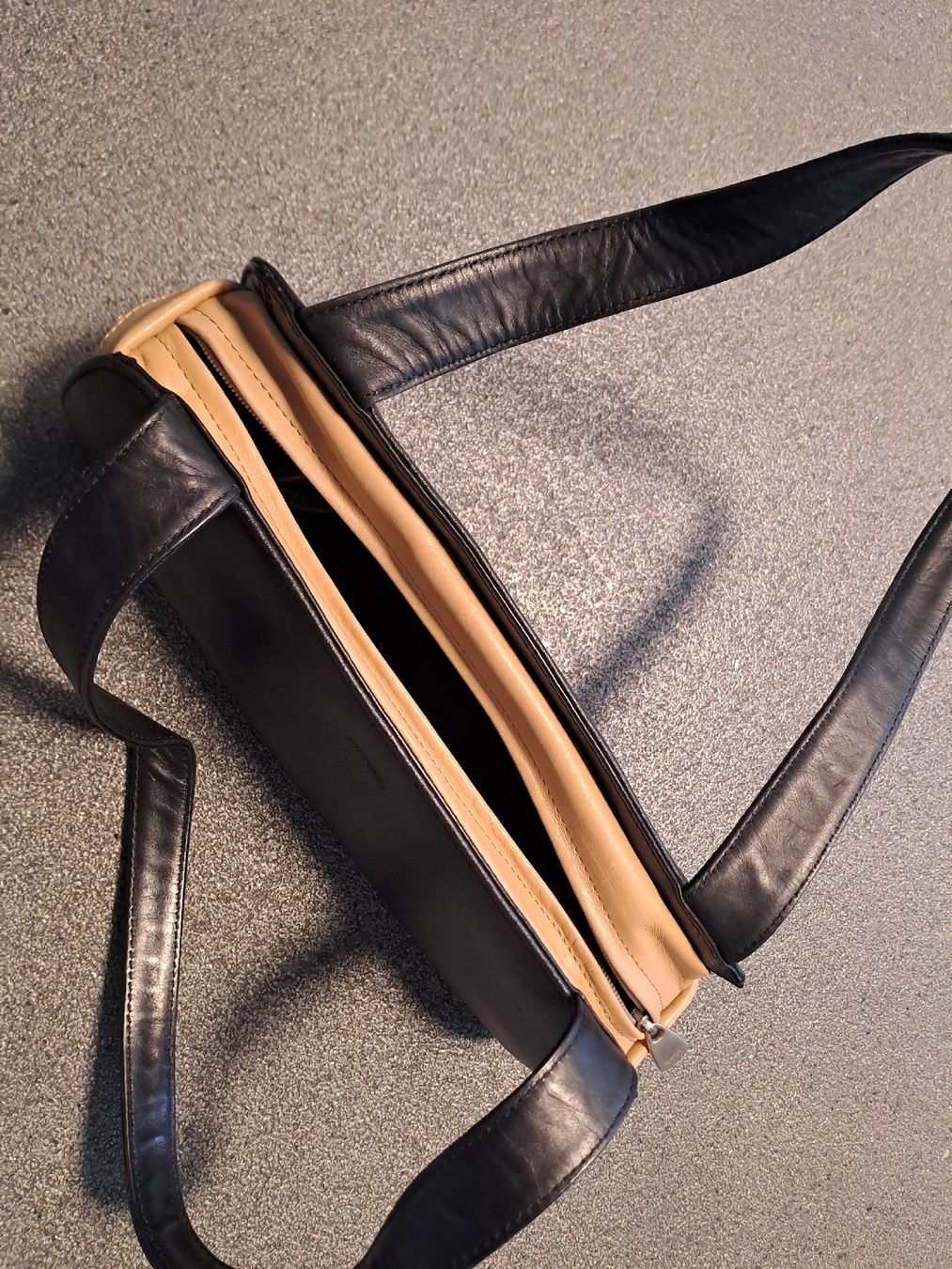Bree Borse da donna: BREE Handtasche schwarz/beige – Usato da Hünenberg venduto da 1902 2