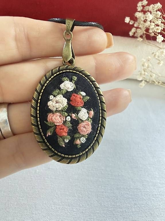 Ciondoli: Vintage Anhänger mit Rosen – Usato da Thalwil venduto da han_2b8c