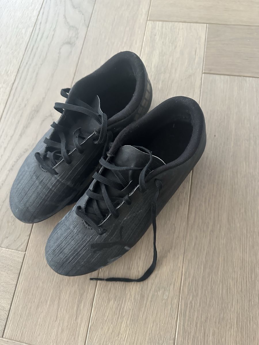 Puma Herrenschuhe: Fussballschuhe Puma Grösse 37.5 – Gebraucht aus Zollikon von 75patrizio