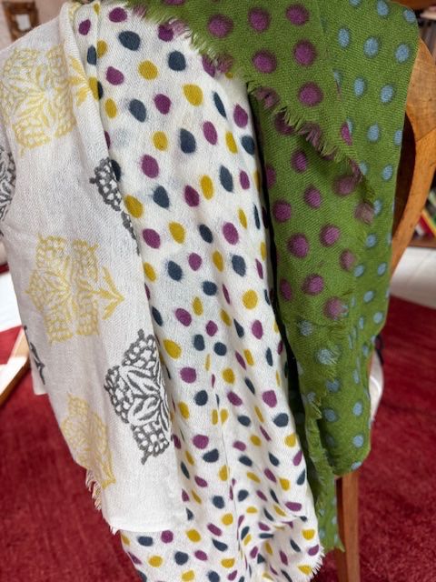 Foulard & Sciarpe: Echarpe – Nuovo (secondo la descrizione) da Enges venduto da cordec 2