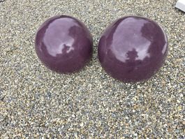 2 wunderschöne Keramik Gartenkugeln winterhart weinrot 27 cm