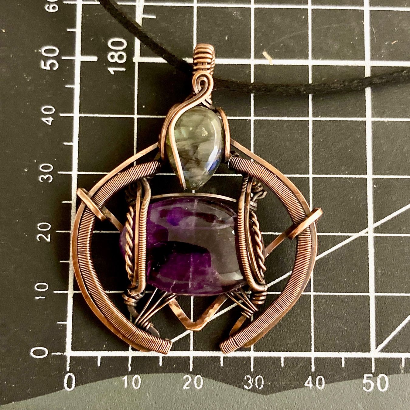 Catenine: Handgefertigter Anhänger mit Labradorit und Amethyst – Nuovo (secondo la descrizione) da Solothurn venduto da Kiki_Di 7
