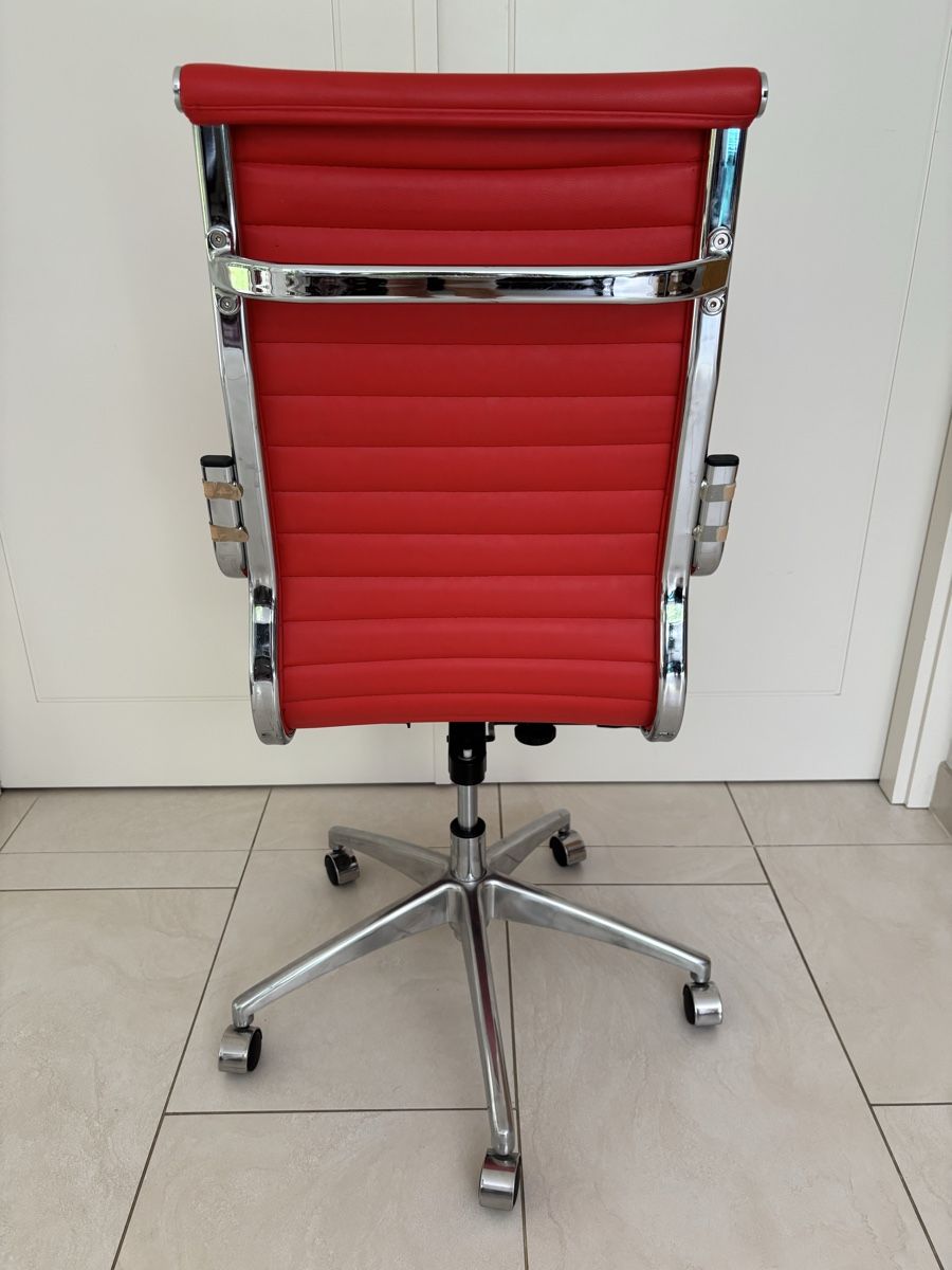 Chaises: Good-looking red office chair – D'occasion à Genève par god_nr55 2
