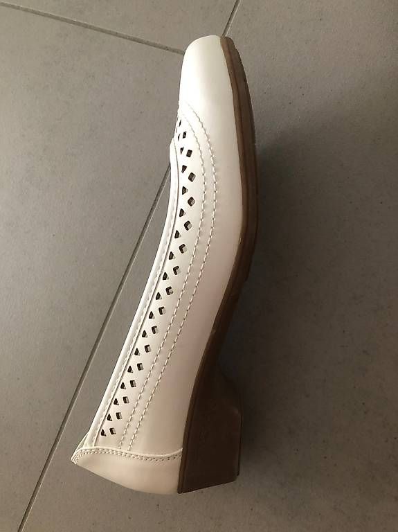 Scarpe da donna: Hochzeitsschuhe / Ballerina Gr. 37 – Usato da Benken SG venduto da febter 2
