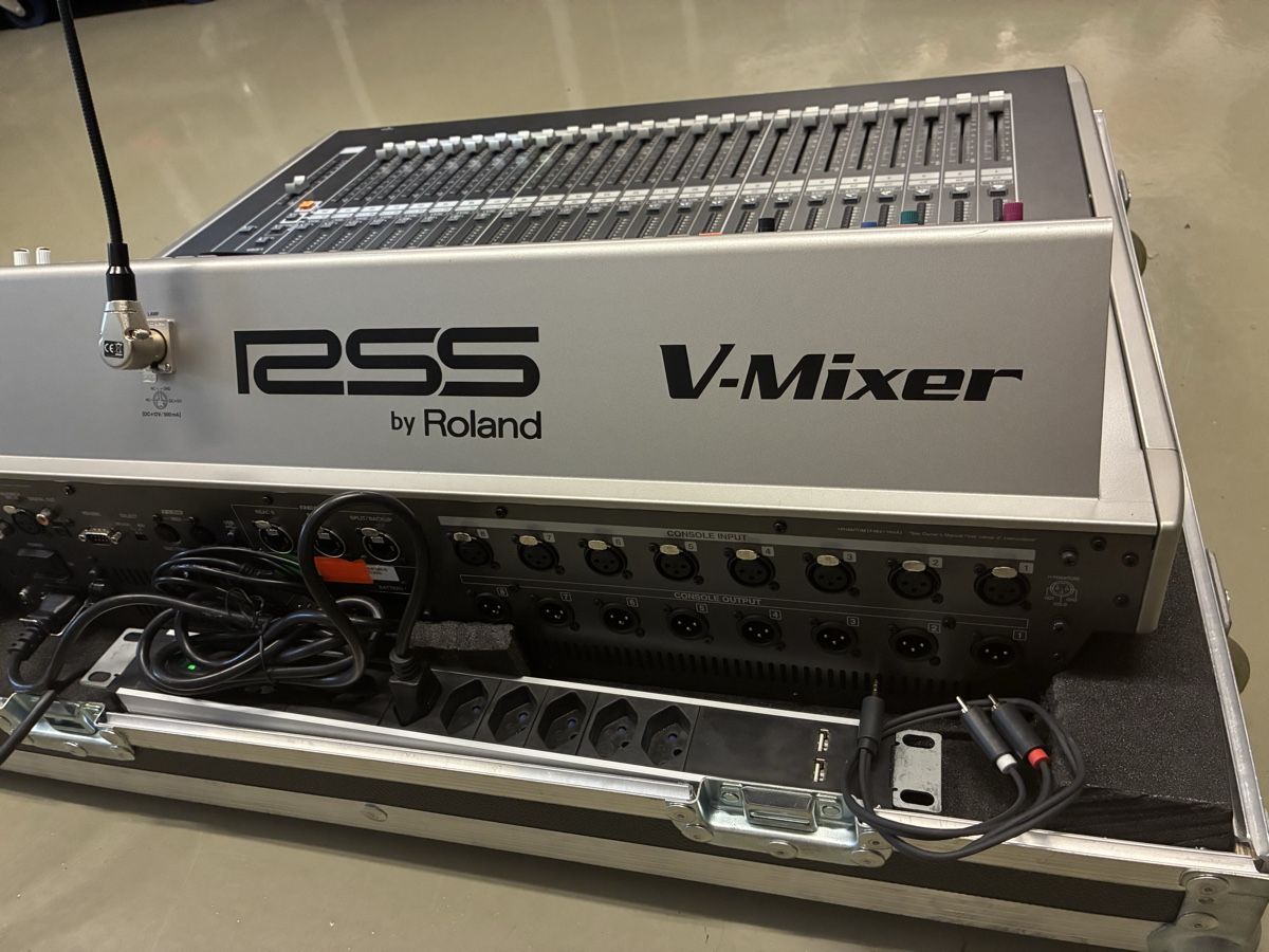 Roland Console di mixaggio: Mischpult Roland M400 – Usato da Rotkreuz venduto da Dreinle 2