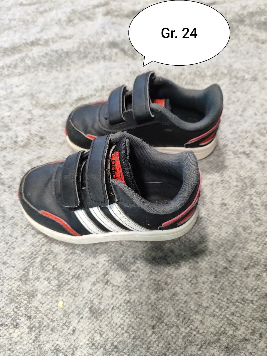 Adidas Scarpe per ragazzi: Adidas Sneaker schwarz Grösse 24 – Usato da Murten venduto da NathalieBruderermlnb