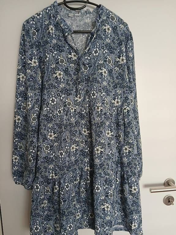 Robes: Kleid – D'occasion à Flawil par August023