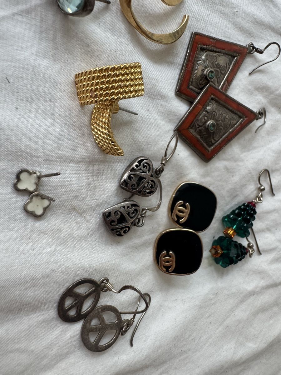 Orecchini pendenti & Orecchini a lobo: Assortiment de boucles d'oreilles – Usato da Genève venduto da lejardindesvetements 2