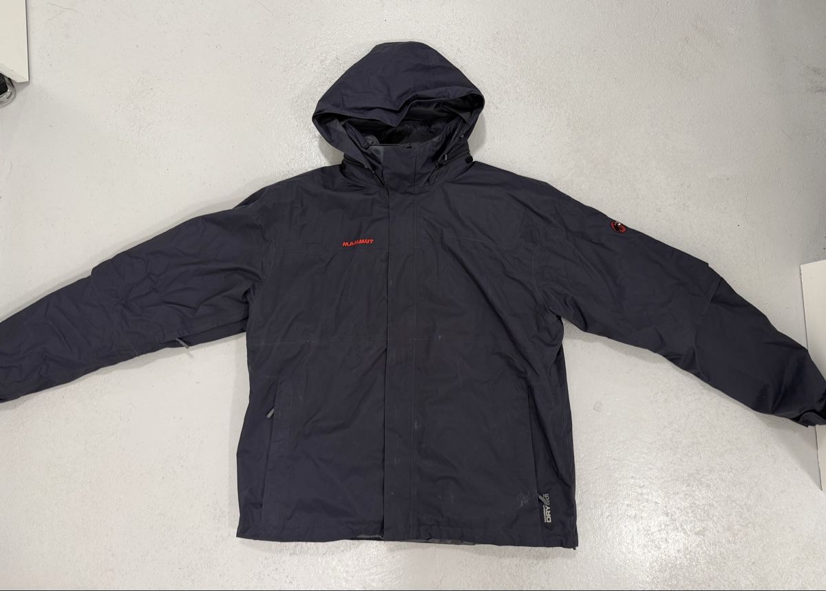 Mammut Giacche: Mammut Drytech Hardshell-Regenjacke – Usato da Alpnach Dorf venduto da Fatali