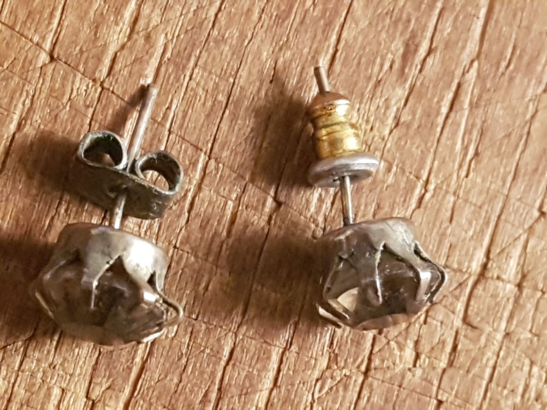 Orecchini pendenti & Orecchini a lobo: Ohrstecker mit facettierten Glassteinch. – Usato da Ettingen venduto da Maranathatalitha 4