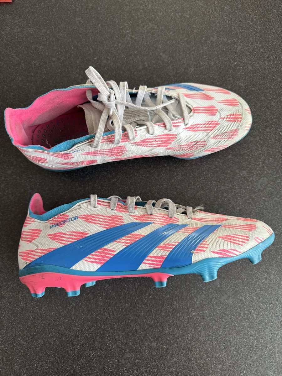 Adidas Scarpe da uomo: Chaussures de foot Adidas Predator, taille 40, rose – Usato da Gland venduto da danbon5