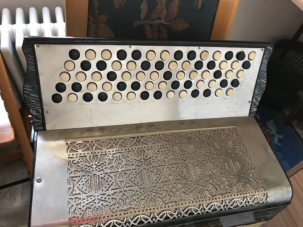 Musikinstrumente: accordeon chromatique année 1950 – Gebraucht aus Neuchâtel von salade03 2
