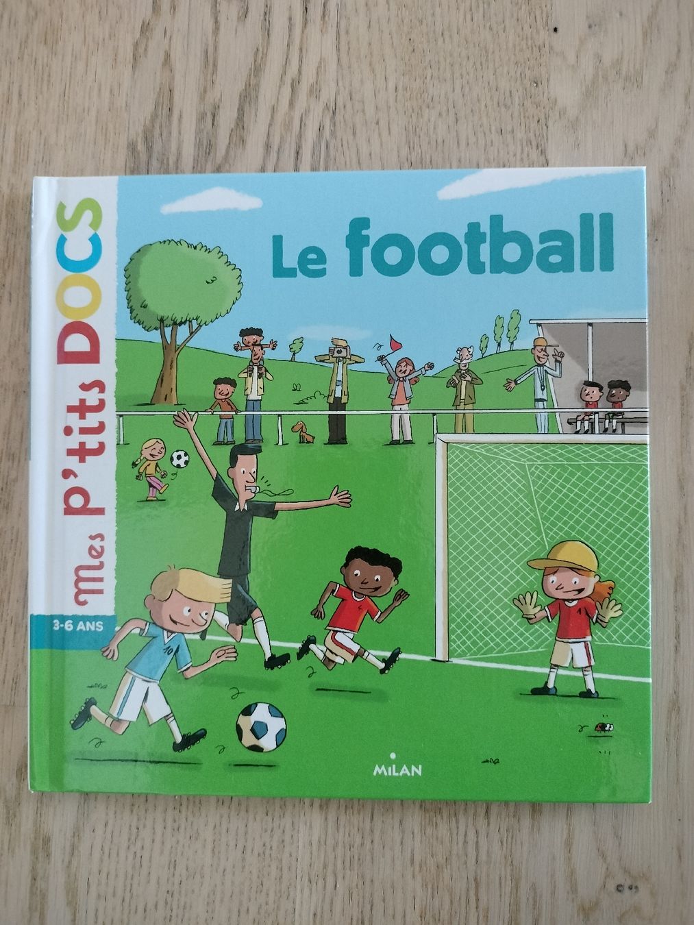 Bücher: "Le football" Mes P'tits Docs – Gebraucht aus Villars-sur-Glâne von Pilaune