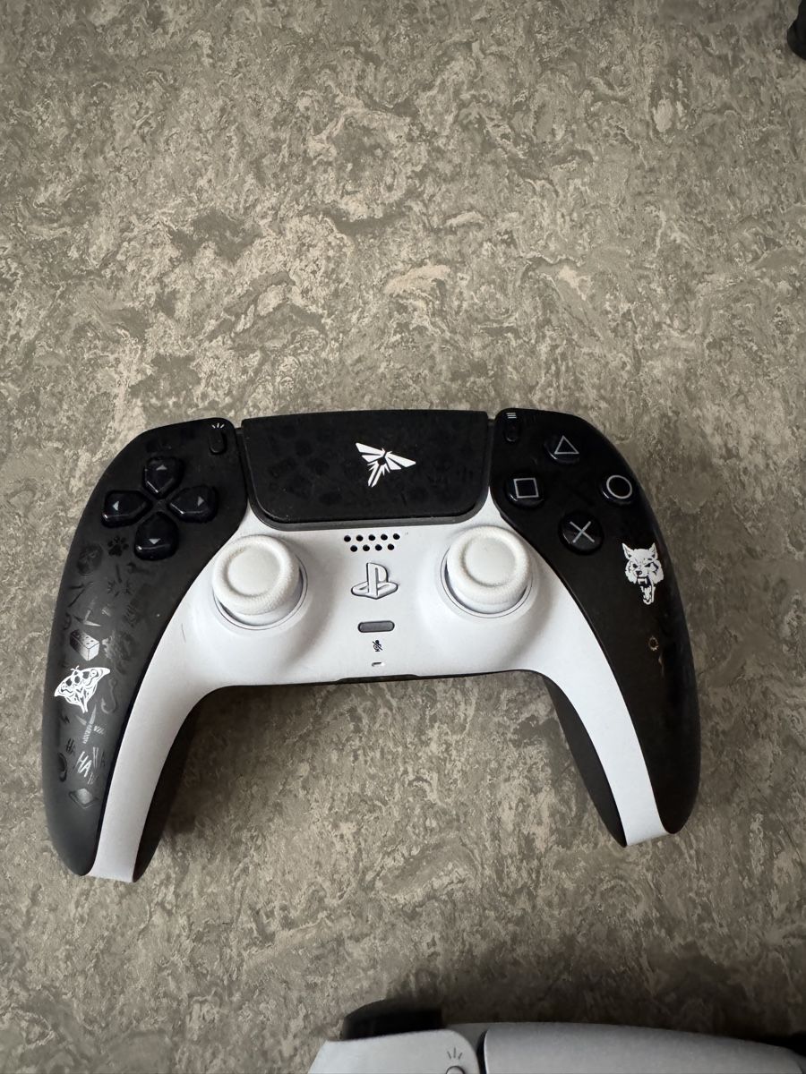 Sony Console: PS5 Disc Edition mit 2 gamepad  – Usato da St. Gallen venduto da sou_qbb5 2
