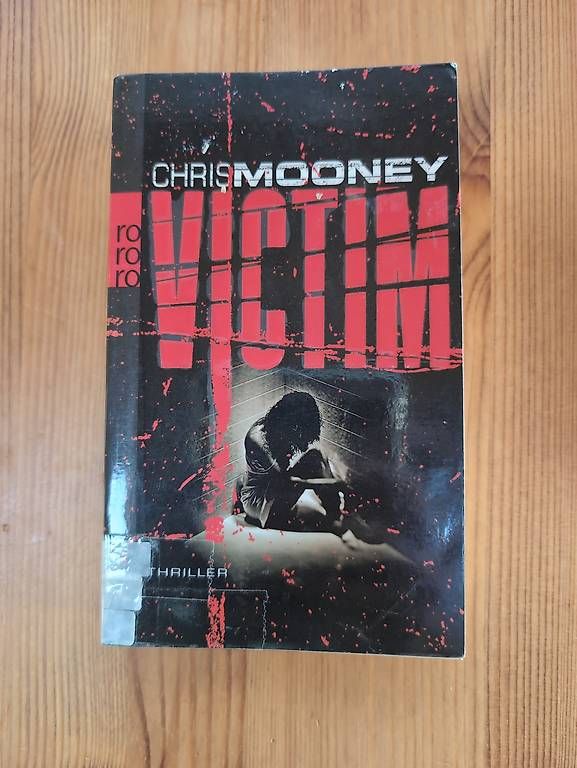 Libri: Chris Mooney - Victim (Thriller) – Usato da Alberswil venduto da __colafroeschli__