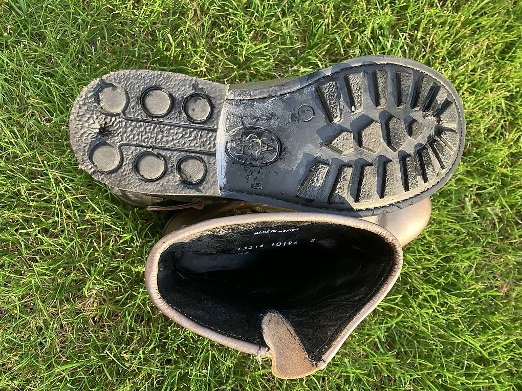 Damenschuhe: Ash Ankle Boots Gr.38, mit Nieten  – Gebraucht aus Lyss von stubenwagen 1