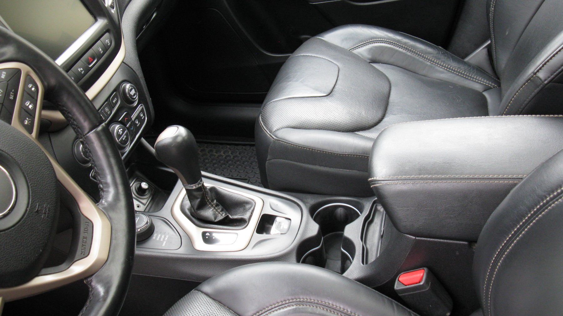 Jeep Automobili: JEEP Cherokee 3.2 Benzin Night Engle – Usato da Wangen b. Olten venduto da Broesmeli1 5