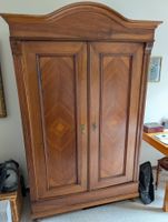 Antiker Garderobenschrank