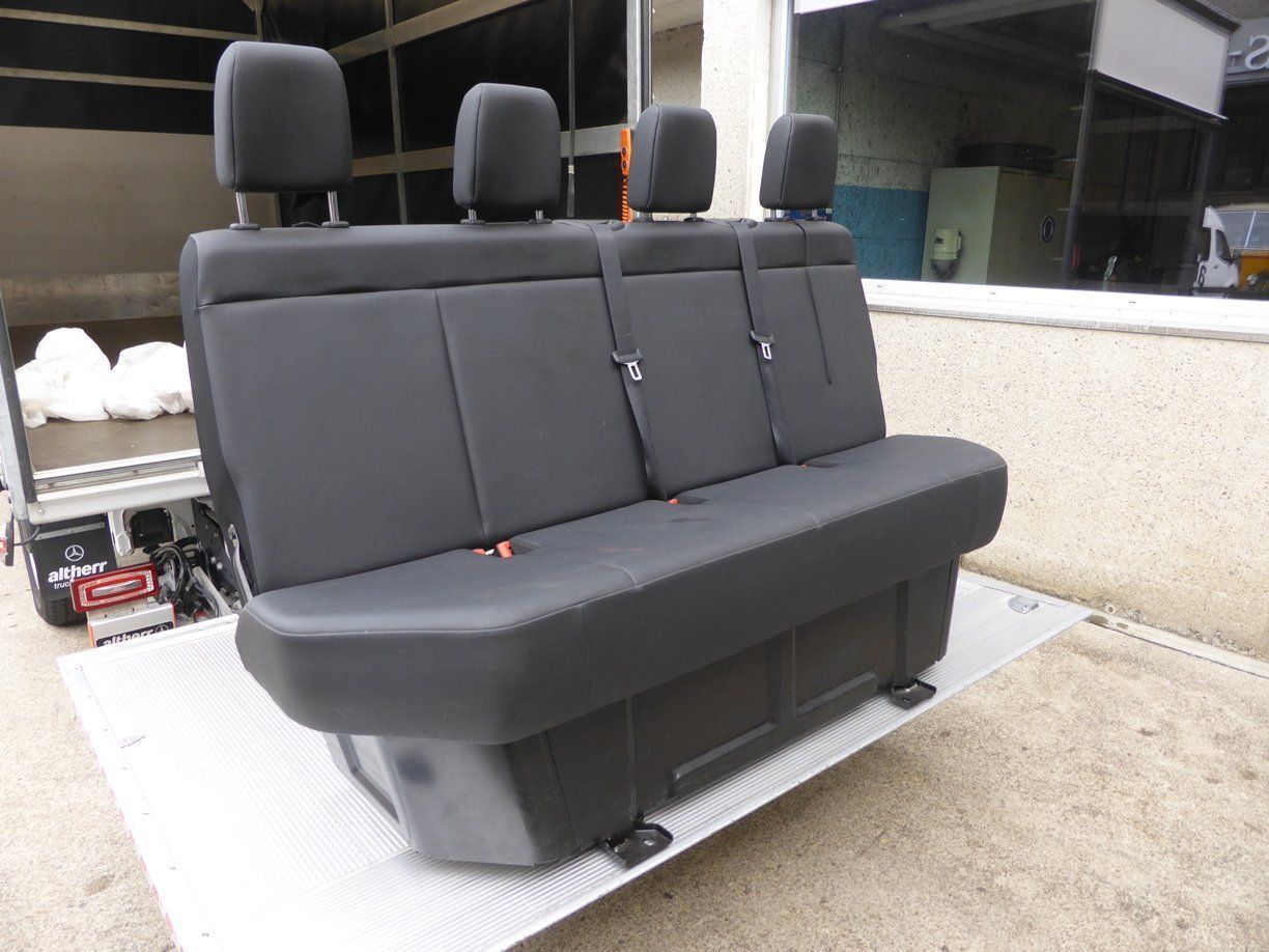 Mercedes-Benz Tutti i ricambio: 4-er Sitzbank Mercedes-Benz Sprinter 907 – Nuovo e nell'imballaggio originale da Nesslau venduto da Altherr12
