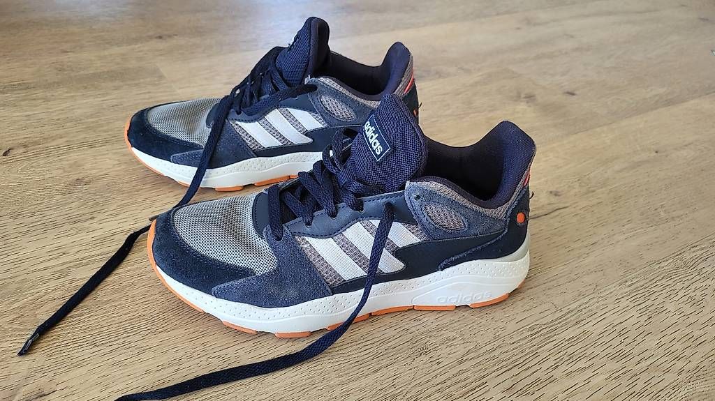 Adidas Herrenschuhe: Sneakers Baskets Adidas 39.5 – Gebraucht aus Trélex von emm_rz7g