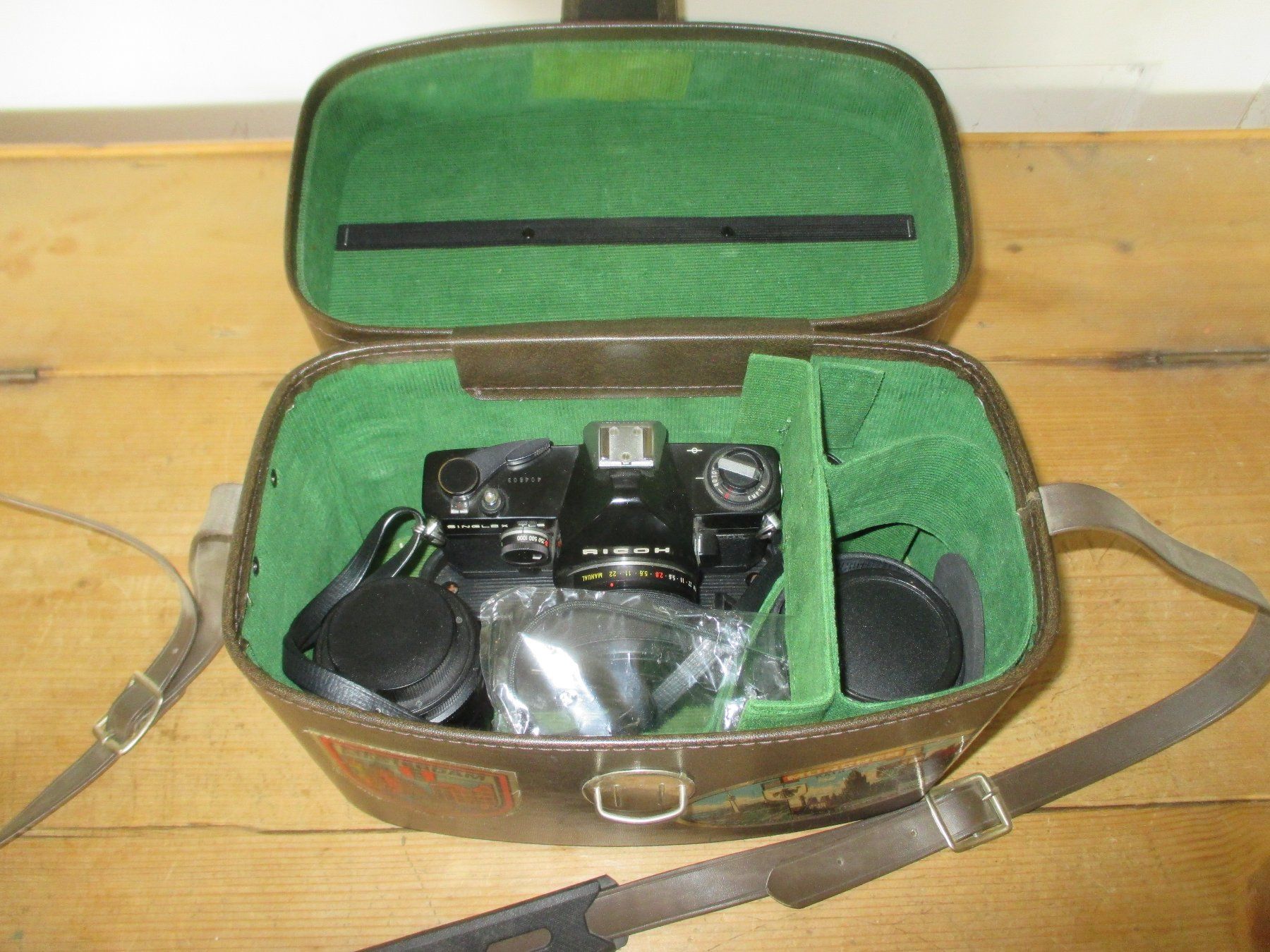 Ricoh Appareil photo: Ricoh Spiegelreflexkamera mit 2 Objektiven – Défectueux à Flims - Dorf par Stagediver 4