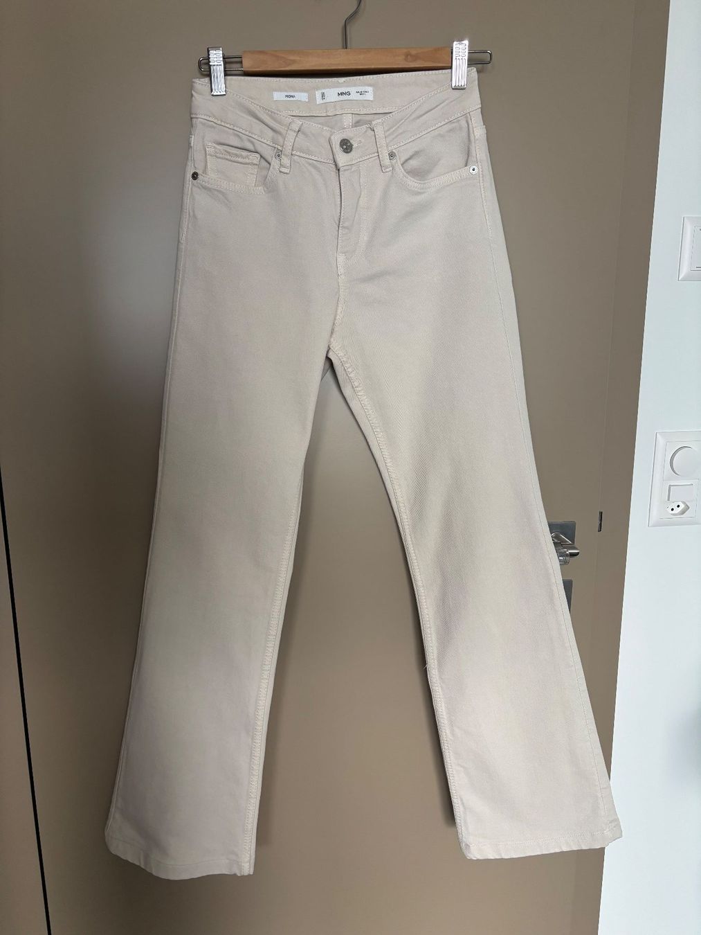 Mango Jeans: Mango Jeans Flared - Cream – Usato da Wollerau venduto da Dolder23